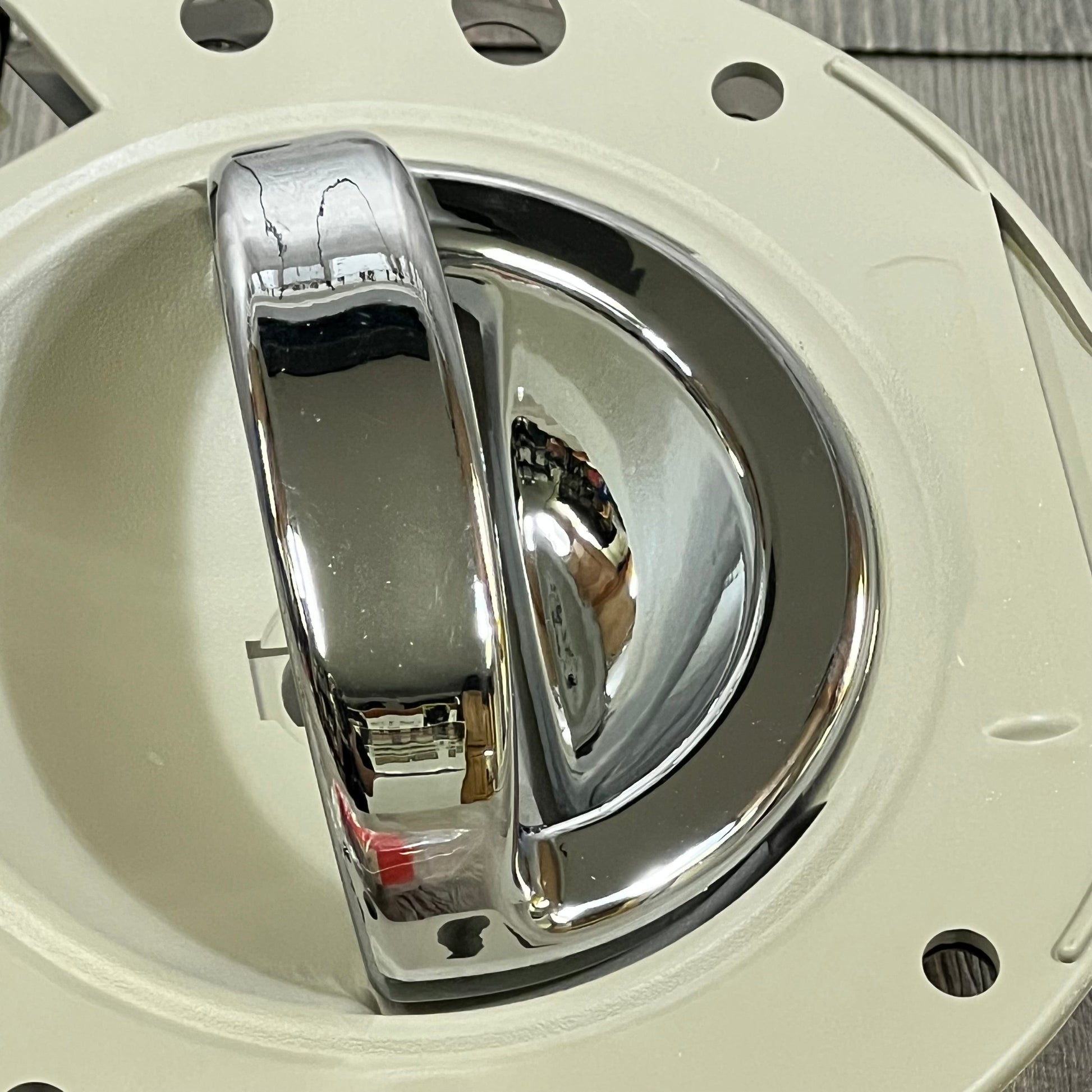 Chrome and tan inside door handle for Jeep Commander 2006-2010, part of 4PCS ignition upgrade set.