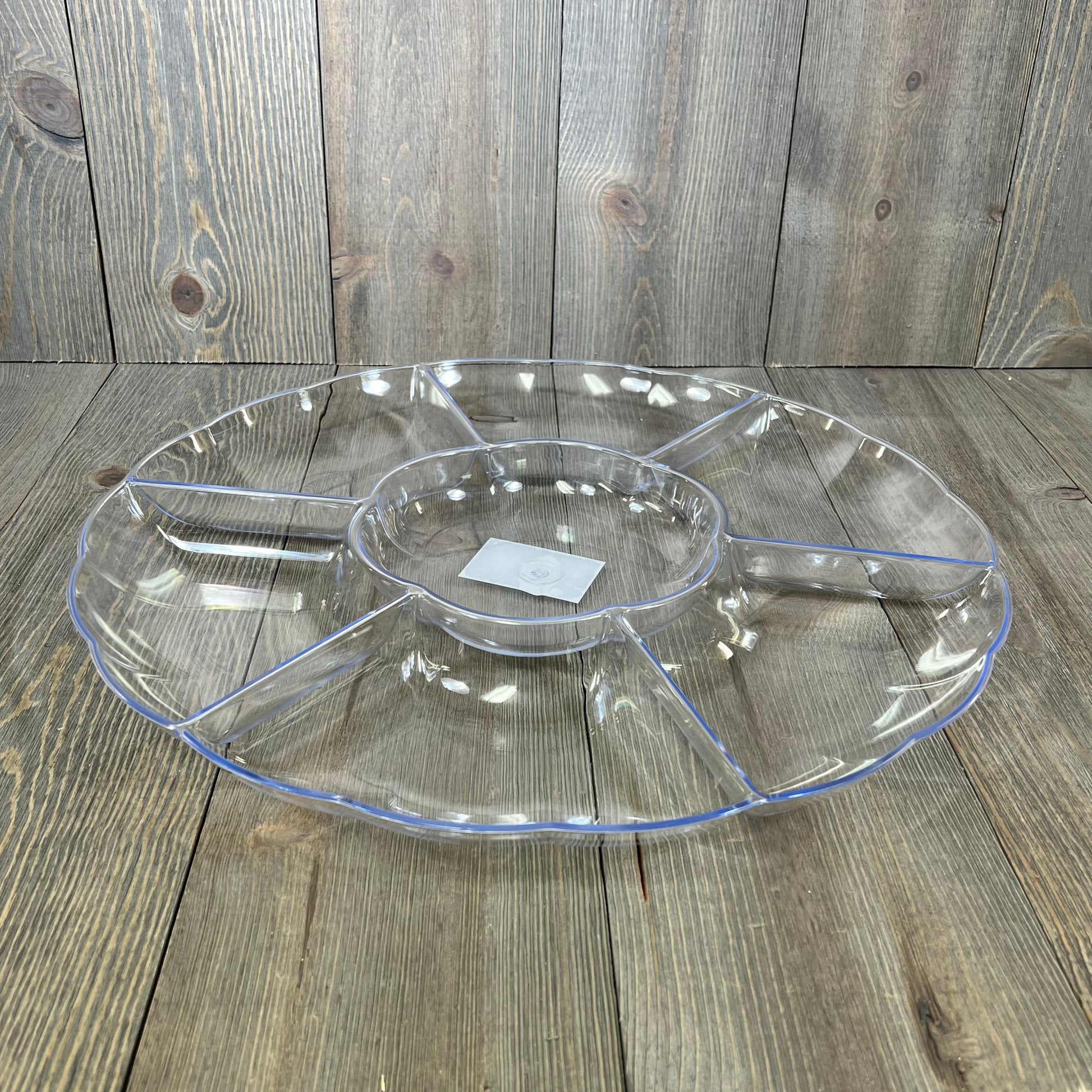 Clear 16-inch round serving tray with 7 sections, perfect for parties. Durable hard plastic, ideal for appetizers or snacks.
