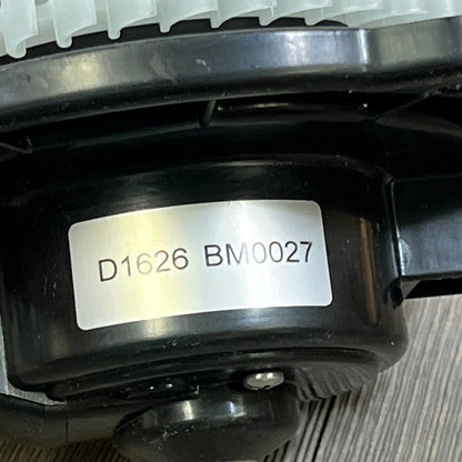 Close-up view of Dibanyou AC Heater Blower Motor label for 2000-2004 Toyota Avalon, showing model number details.