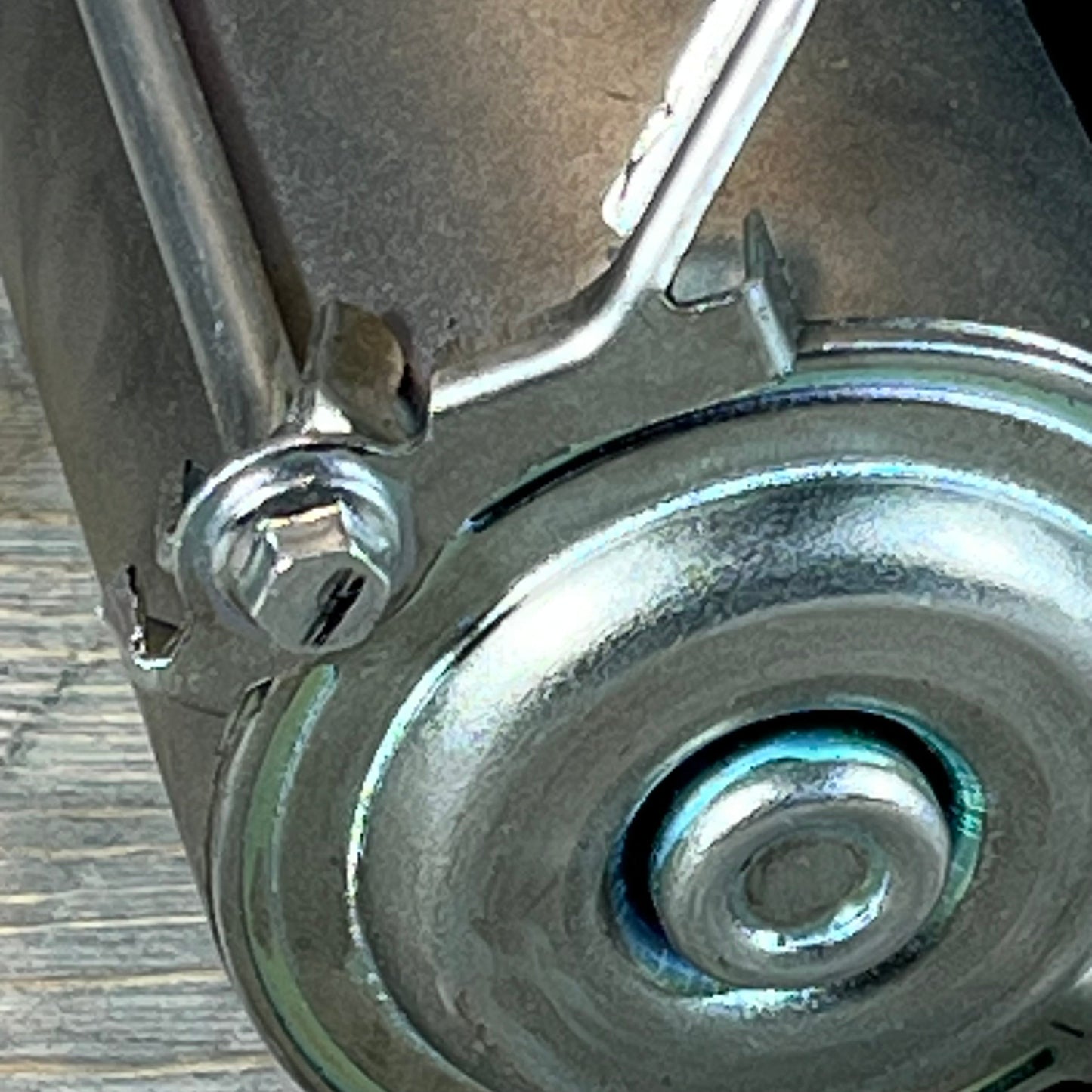 Close-up of a robust starter motor for Honda Accord, CR-V, and Civic, showcasing durable metal components.