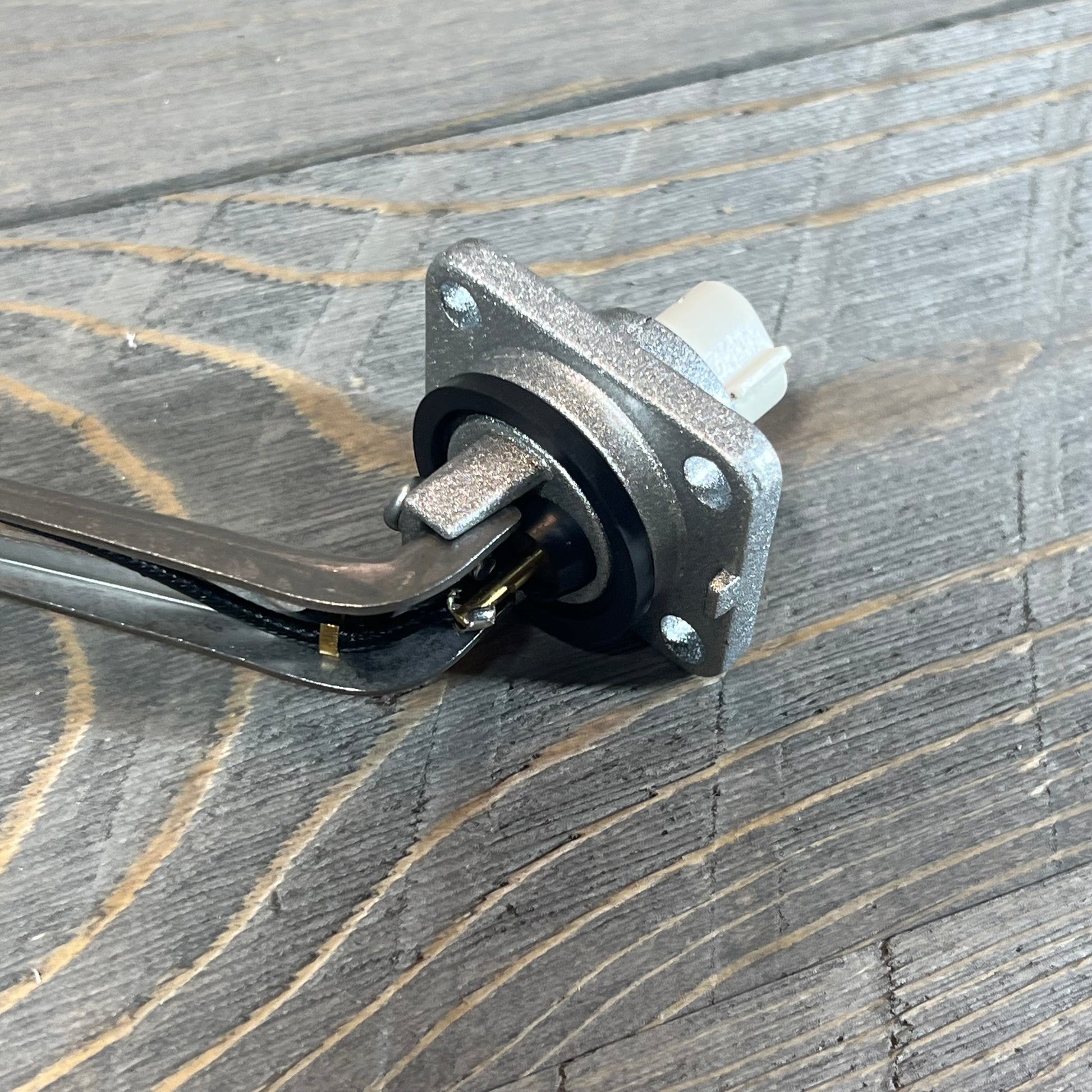 Close-up of Flynsu engine oil level sensor 8949150030, compatible with Lexus GS430 and LS430, on a wooden surface.