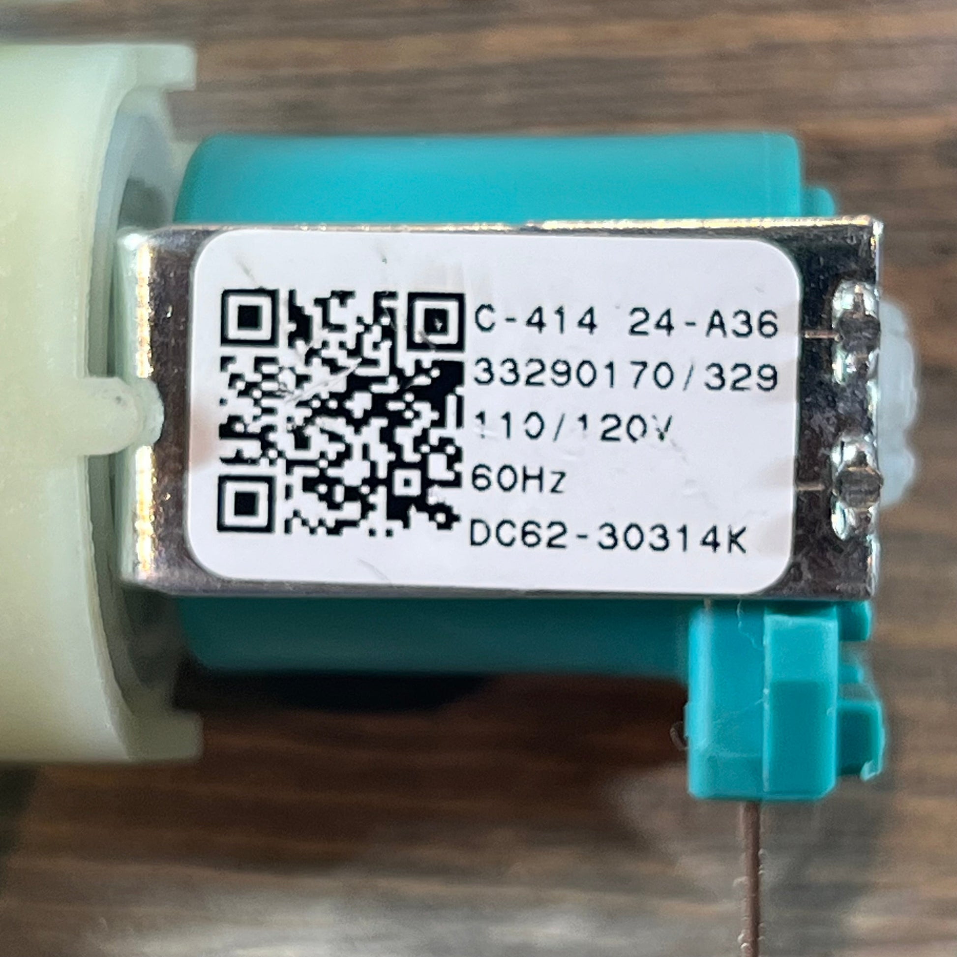 Close-up of the DC62-30314K washer valve replacement, showing label details and QR code.