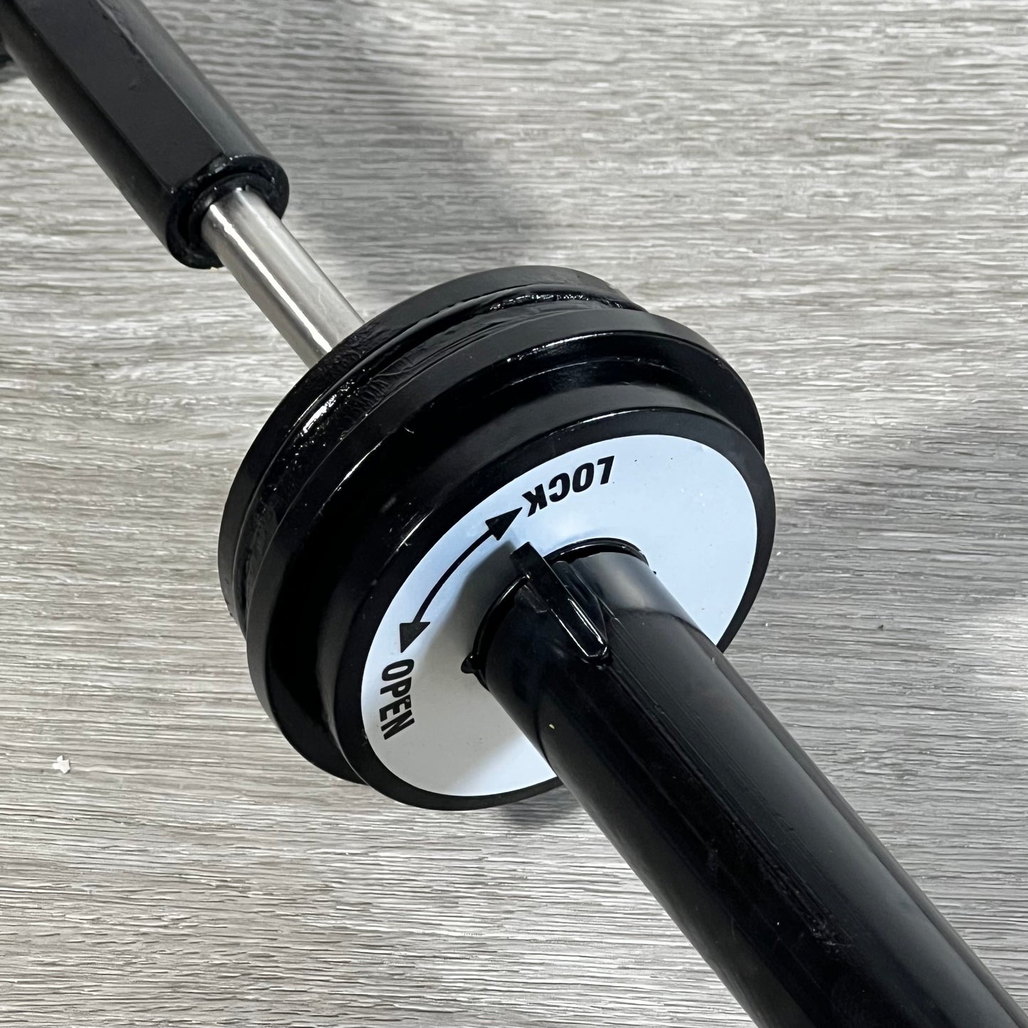 Close-up of the GUOJINJISM SPX0410BA handle showing lock and open positions on a sleek black piston assembly.