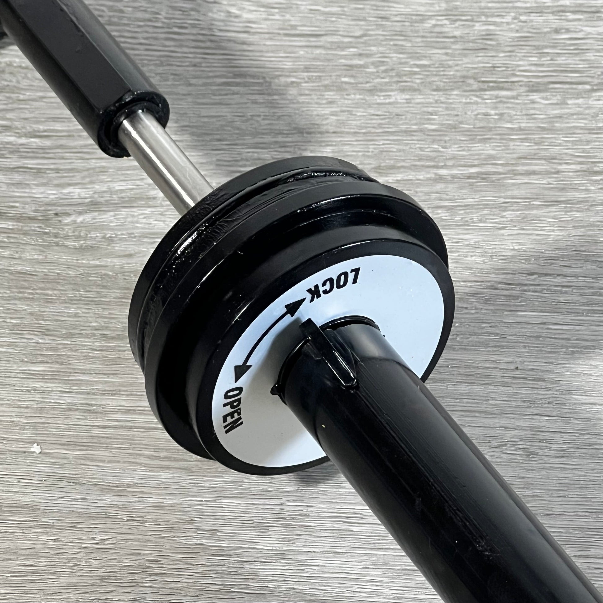Close-up of the GUOJINJISM SPX0410BA handle showing lock and open positions on a sleek black piston assembly.