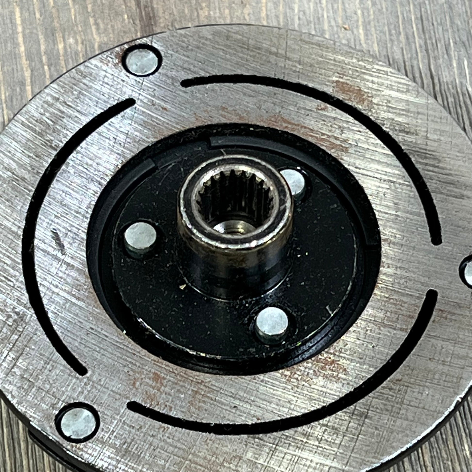 Close-up view of ECCPP AC clutch for Hyundai Elantra and Kia Soul, showcasing durable metal construction.