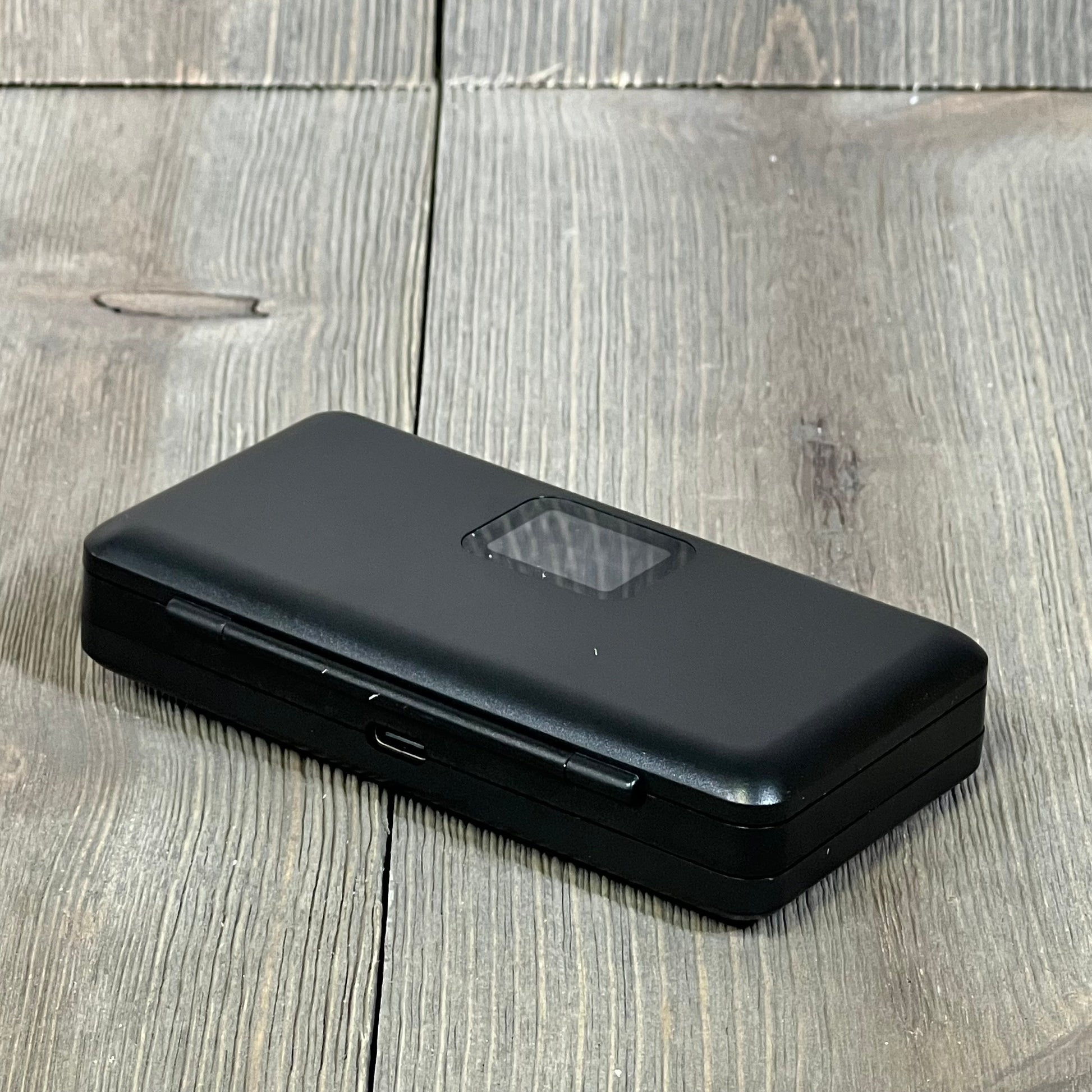 Compact black charger case for NP-BN1 battery set, perfect for Sony DSC-WX500 and compatible models.