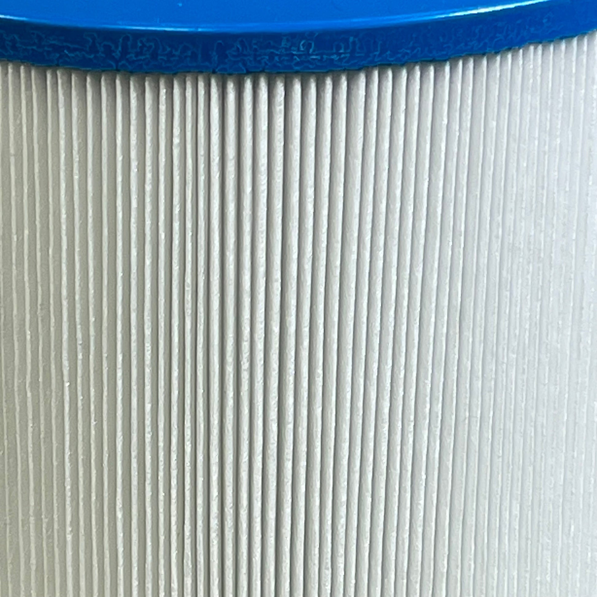 Close-up of 1047345716-8CH-950 spa filter cartridge pleats with blue rim, perfect for Bullfrog spa and 50 sq.ft. filtration.