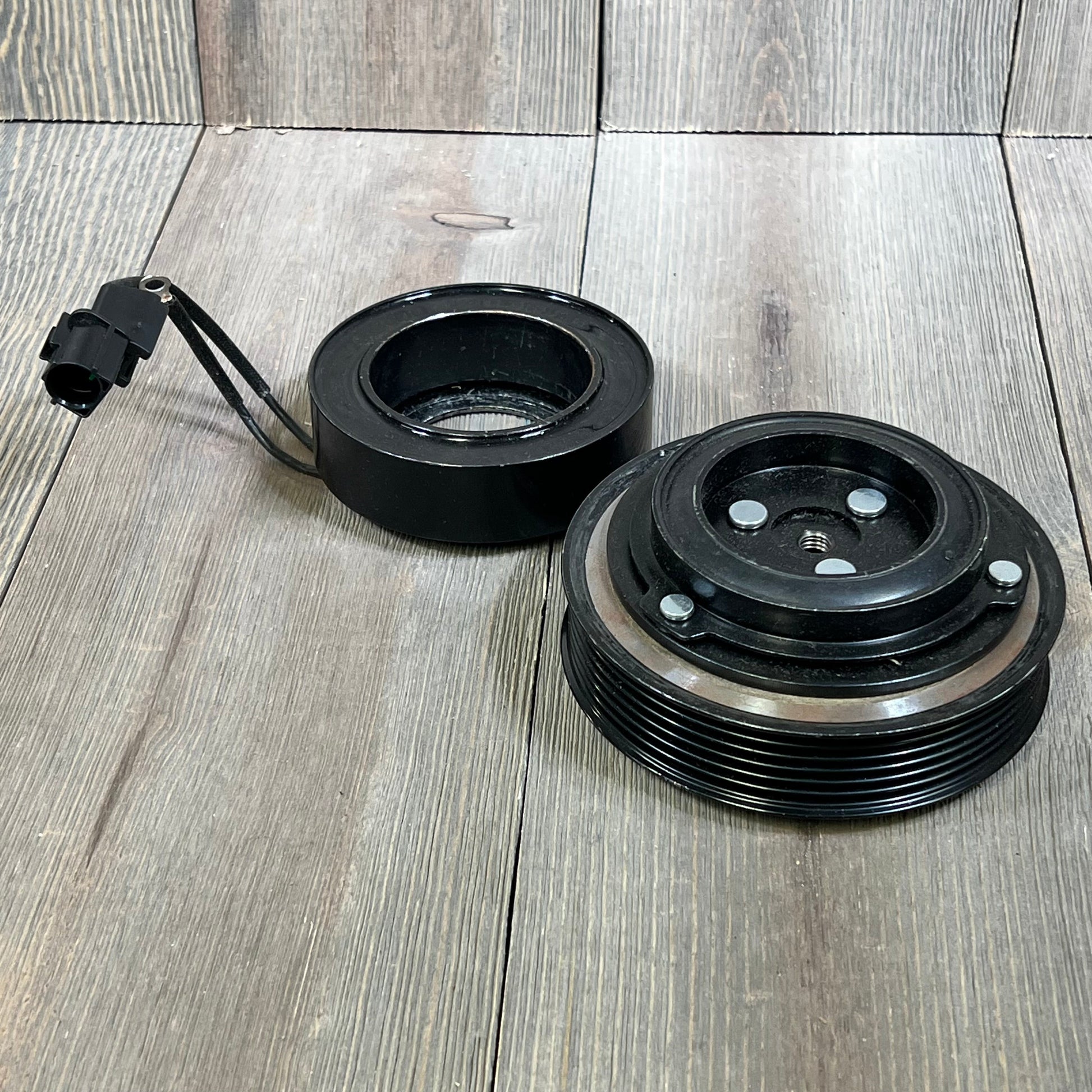 ECCPP AC clutch components for Hyundai Elantra and Kia Soul on wooden surface, showcasing quality and design.