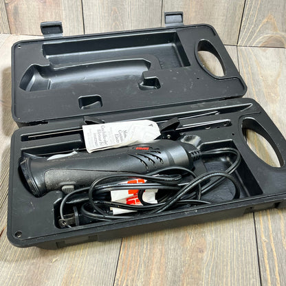 Electric knife with case and accessories for efficient cutting