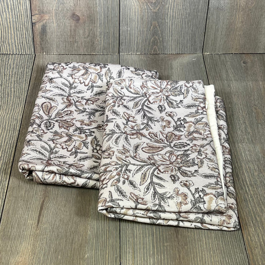 Vintage floral design of Amor Virisso pillow covers, red and sand hues, perfect for farmhouse decor, set of two 20x20.