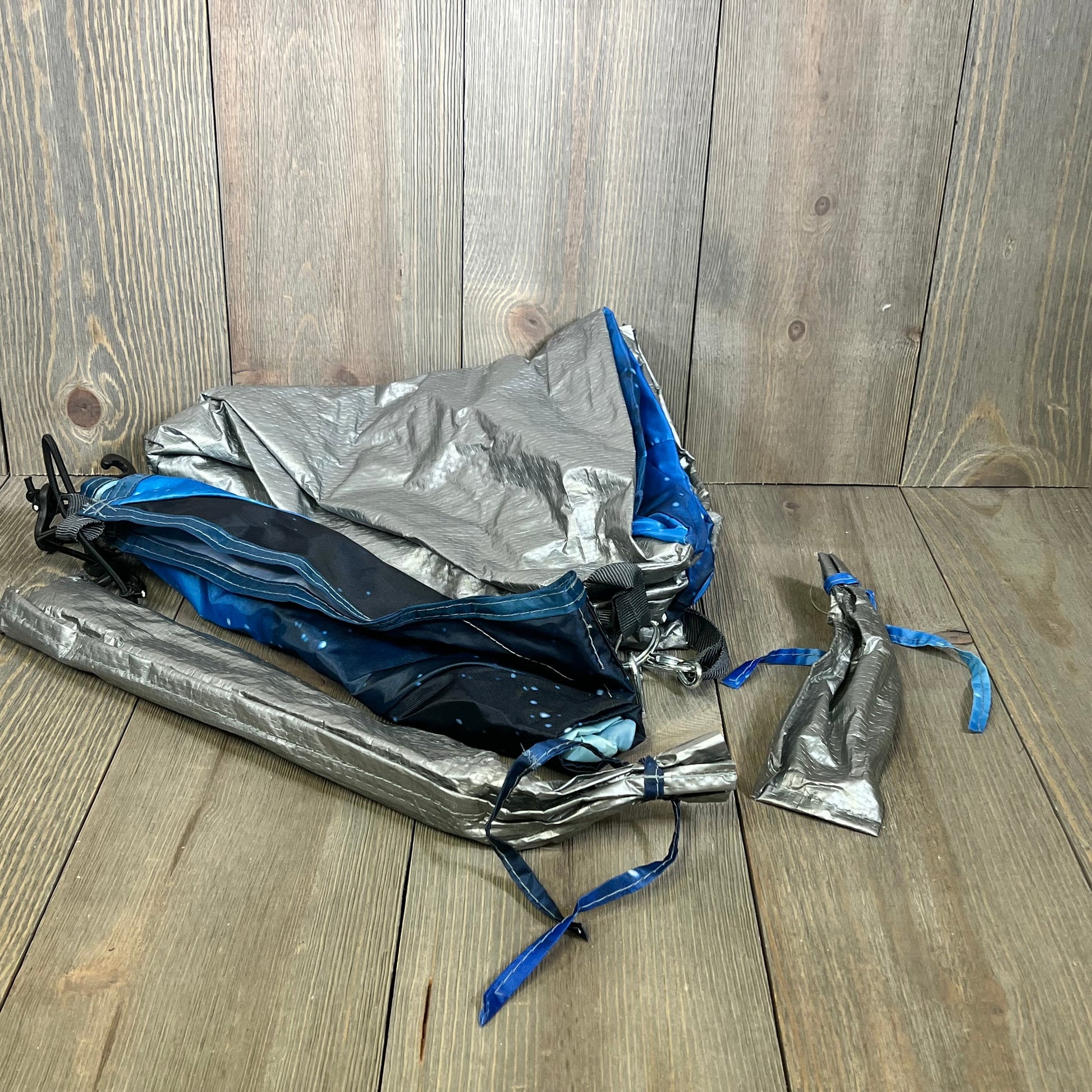 Navy blue ASFANES pet tent in compact, portable form. Ideal for indoor cats and small dogs. Waterproof and easy to assemble.