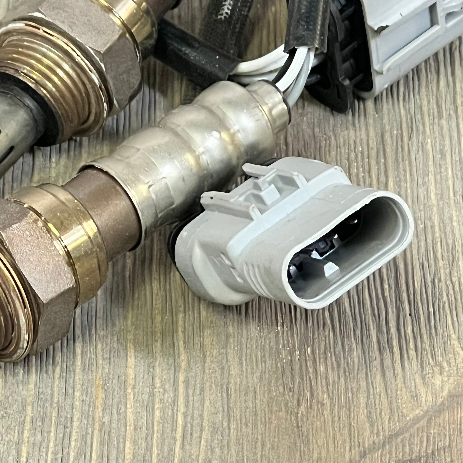 Downstream O2 Oxygen Sensor Set for Cadillac, Chevrolet, GMC 2014-2021, featuring durable connectors and metal casing.