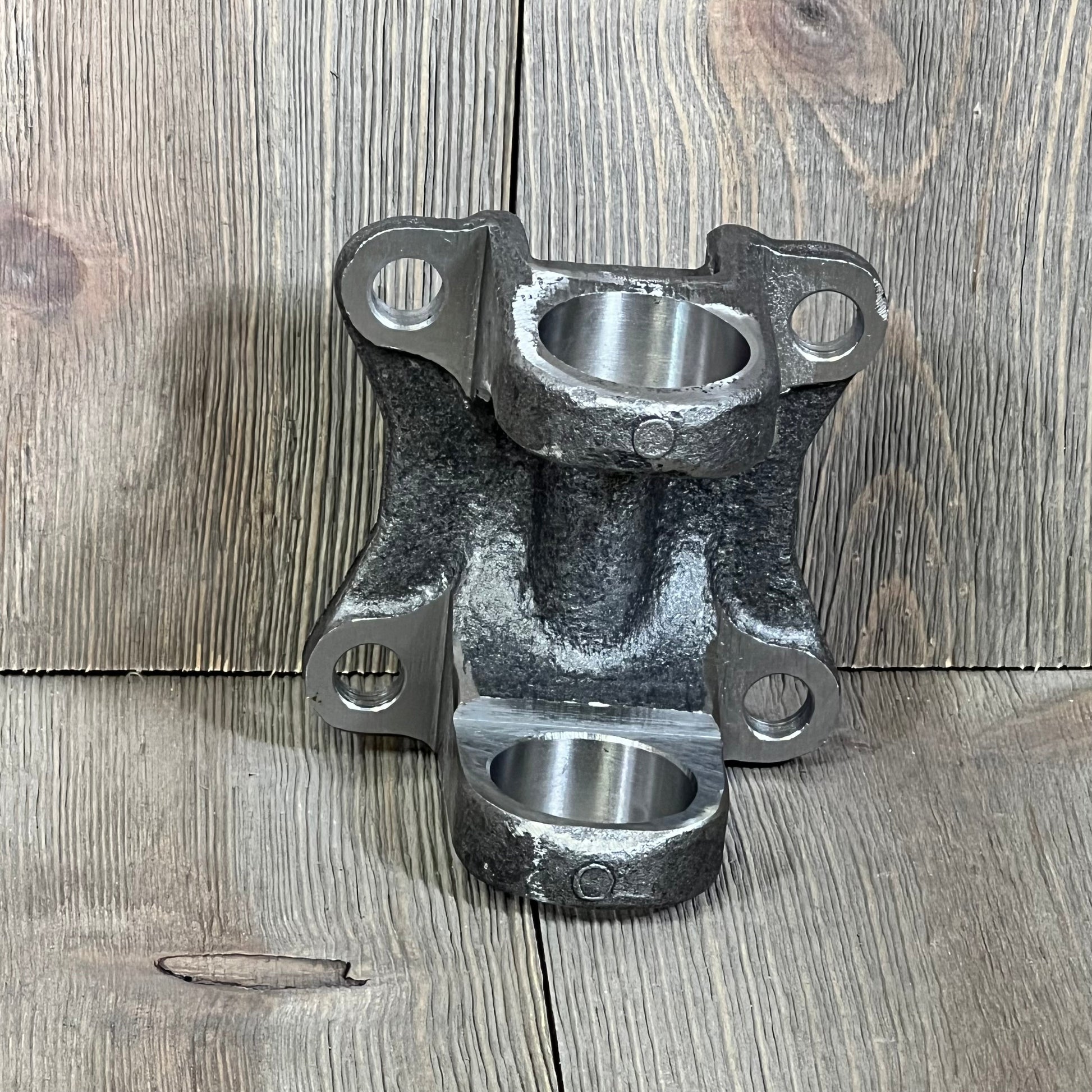 Flange yoke 2.36 x 2.36" for Toyota 4Runner, Celica, Land Cruiser, Tacoma. Compatible with 5-1510X U-Joint.
