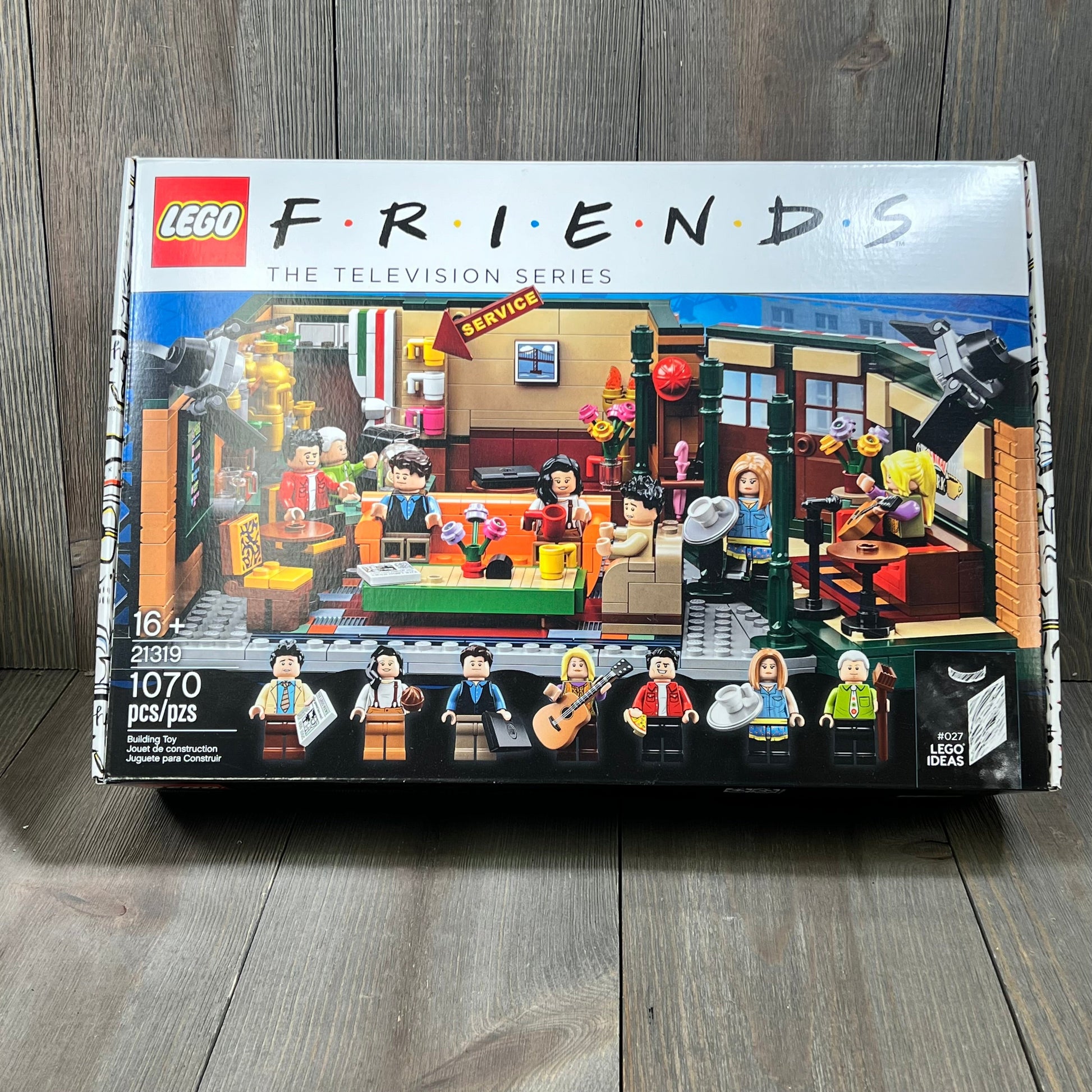 Friends Lego Box featuring detailed Central Perk set, iconic TV show characters as minifigures, perfect for fans and collectors.