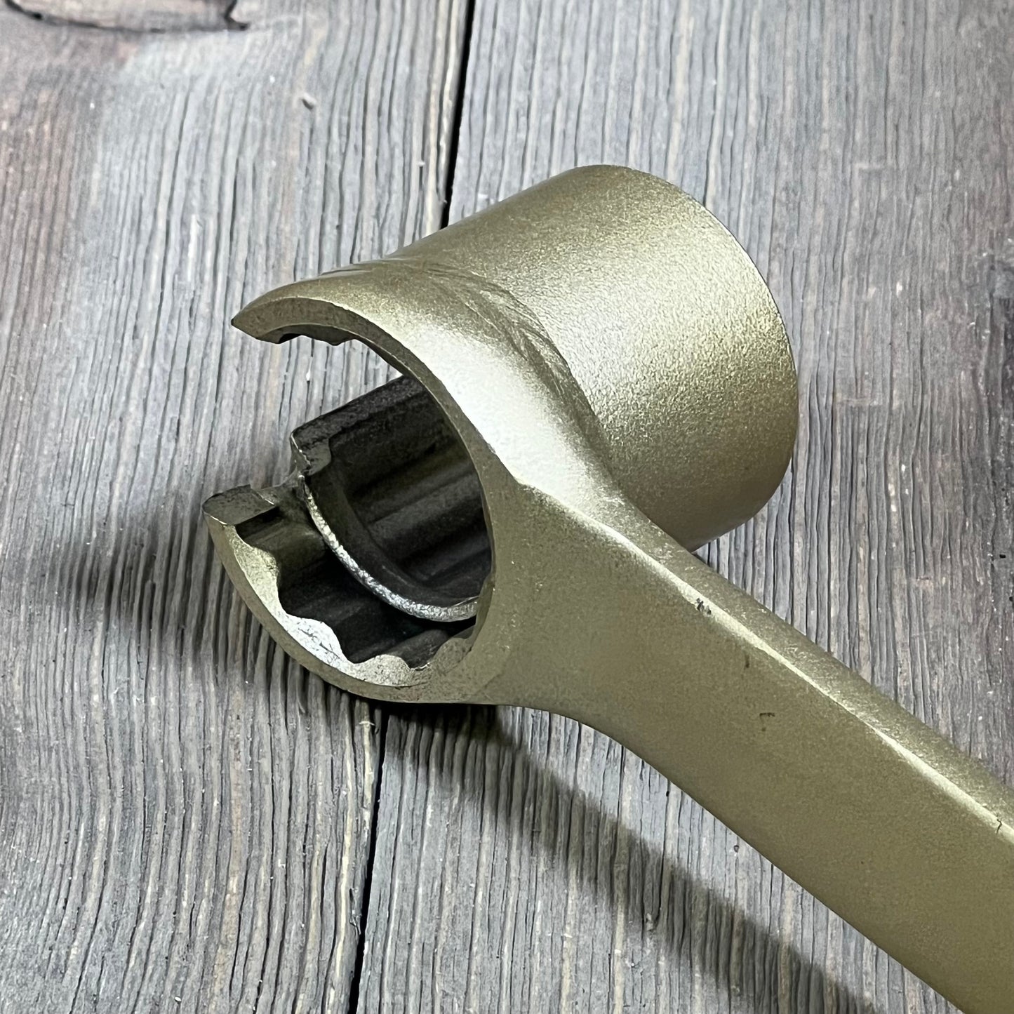 Durable Antuko IPR valve injector pressure regulator removal tool for Excursion and F-250, 1994-2003 models.