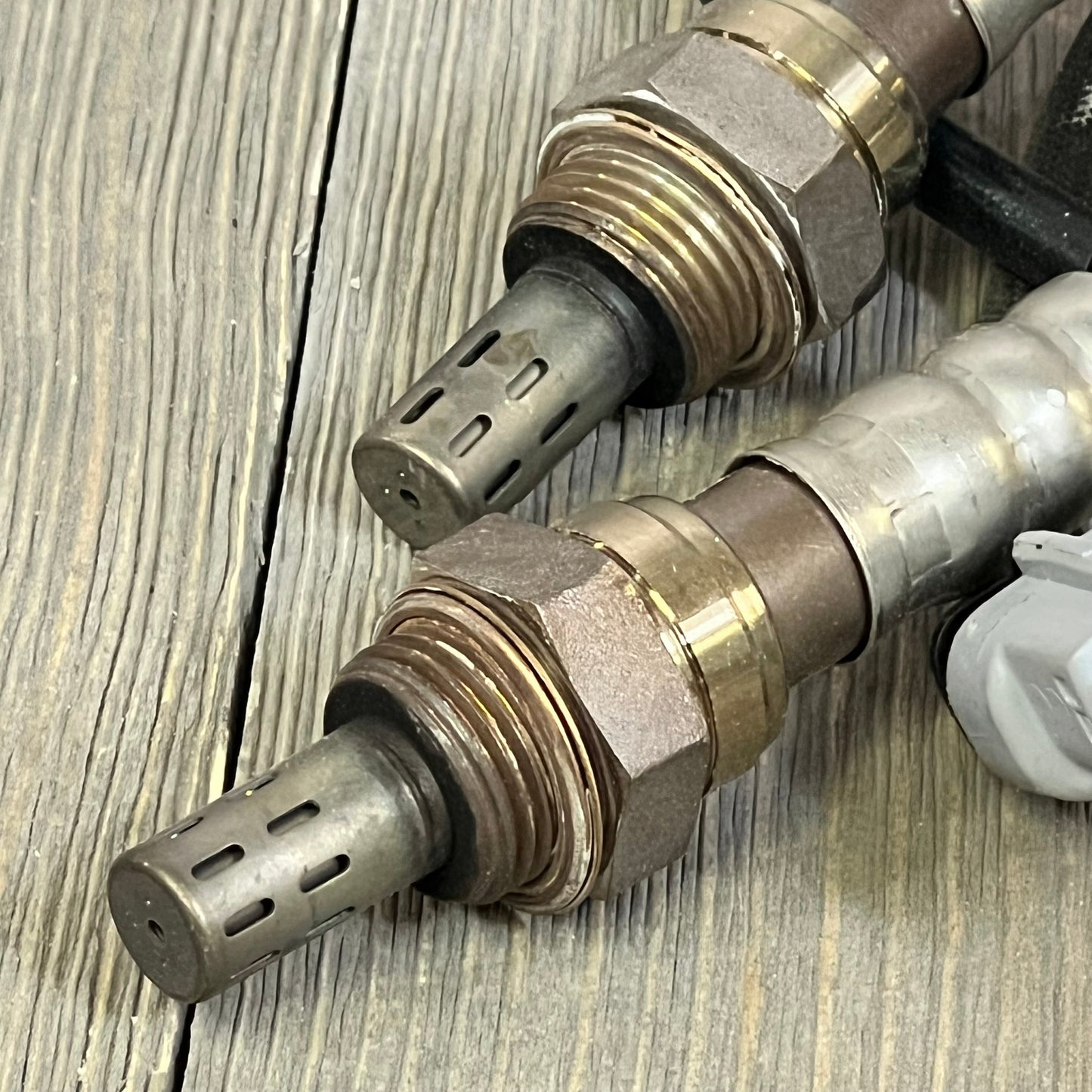 High-quality TRQ downstream O2 oxygen sensor set for Cadillac, Chevrolet, and GMC models, enhancing engine performance.
