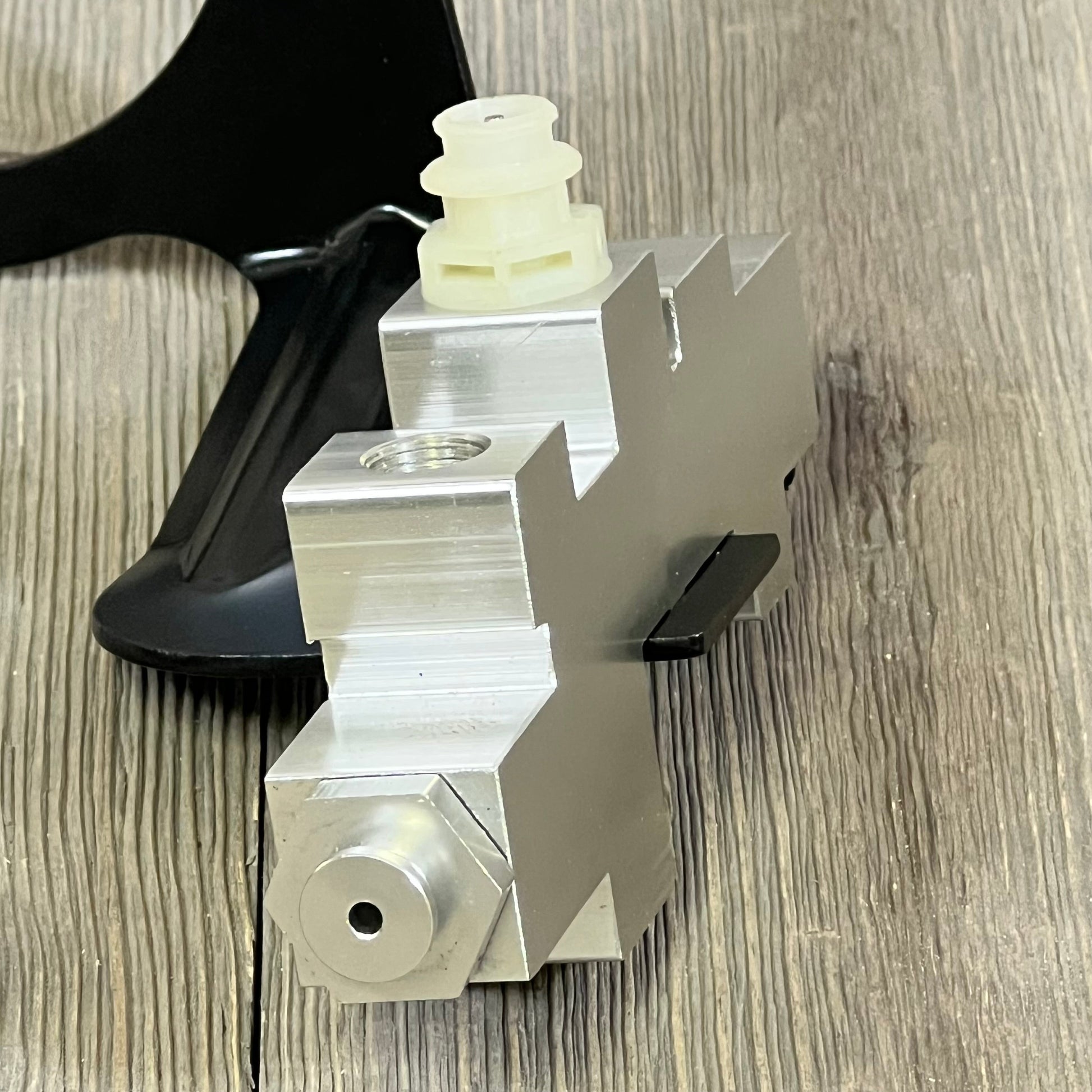 Replacement brake proportioning valve for GM Chevy Truck C/K 1500 2500 3500, 1989-1994, model 1047442017.