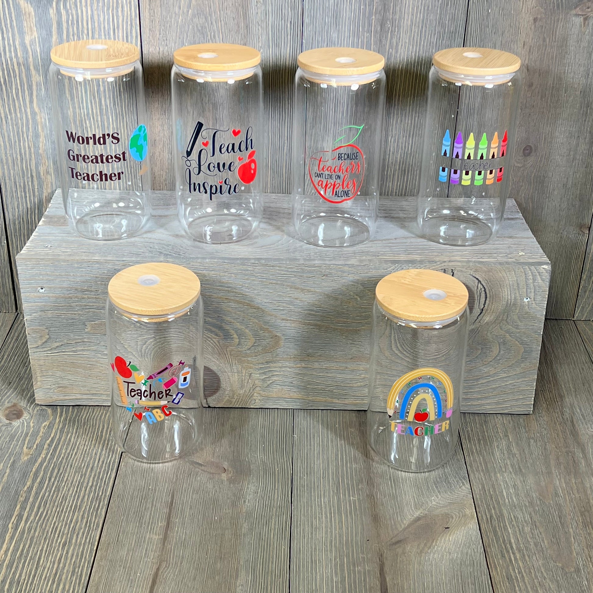 Teacher appreciation glass cups set with colorful designs, bamboo lids, and straws, perfect for gifts, 16 oz size.

Wooden lidded teacher gift cups featuring vibrant educational themes, ideal for Teachers Week, includes cleaning brush.

Maxcheck 6-set glass teacher cups with inspiring motifs, complete with lids and eco-friendly straws for appreciation gifts.

Vividly decorated teacher cups with bamboo lids, perfect for expressing gratitude during Teachers Week, 16 oz capacity.

Teacher-themed glass cup set,