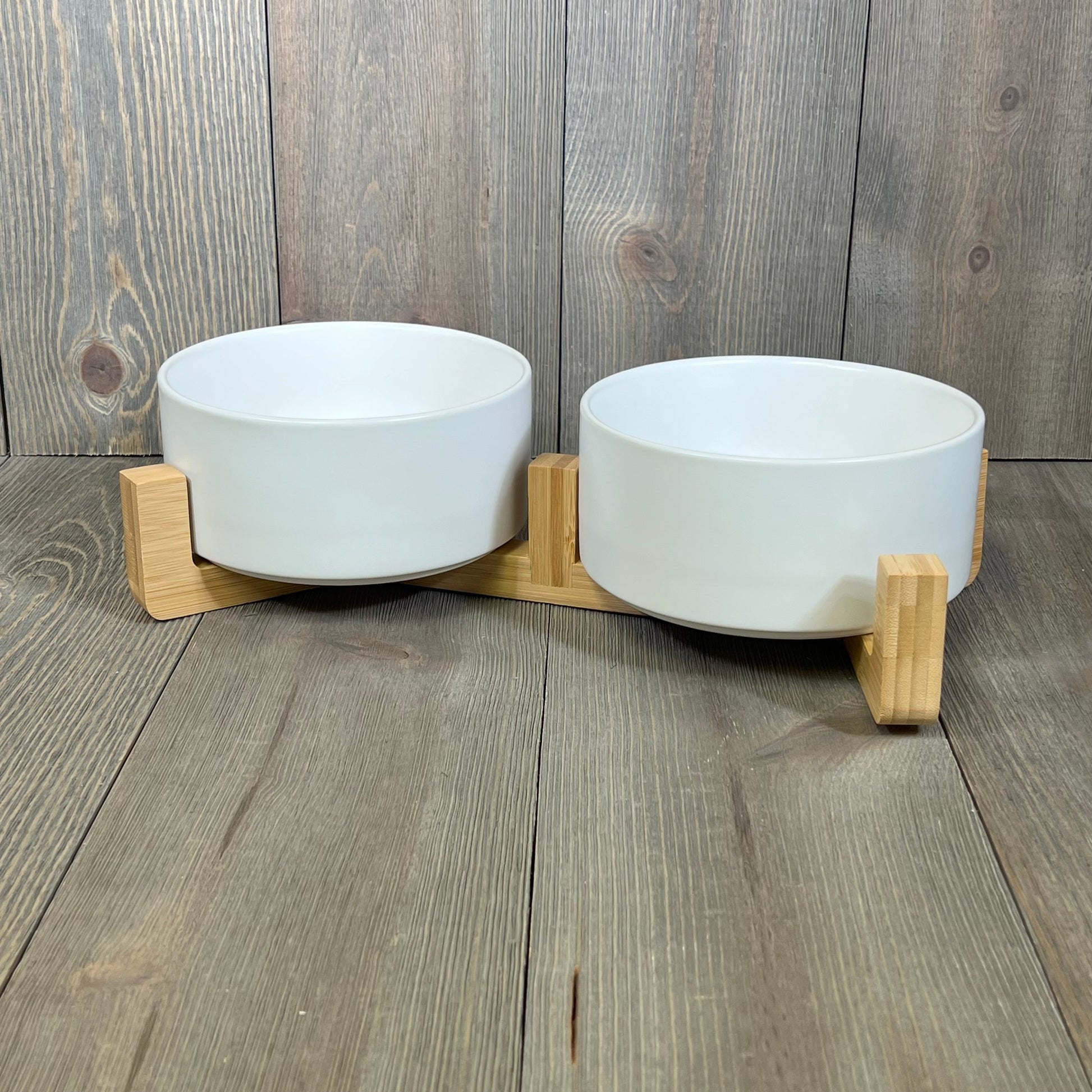Ceramic dog and cat bowl set with wood stand, non-slip, matte glaze, ideal for medium pets, 28.7 oz capacity.
