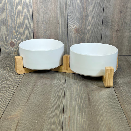Ceramic dog and cat bowl set with wood stand, non-slip, matte glaze, ideal for medium pets, 28.7 oz capacity.