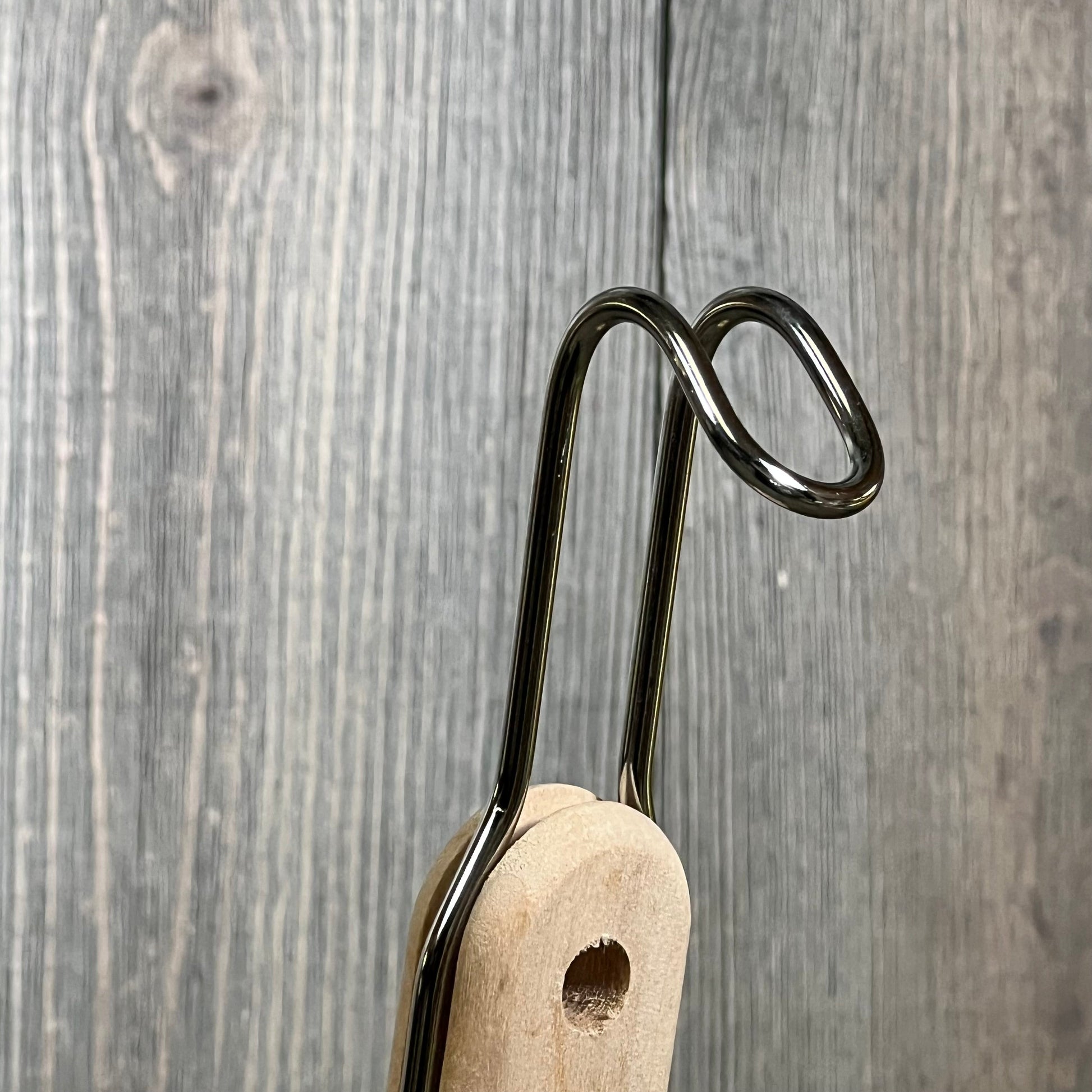 Stainless steel basket handle with wooden grip for Tessco pasta cooker, ideal for noodles and dumplings.