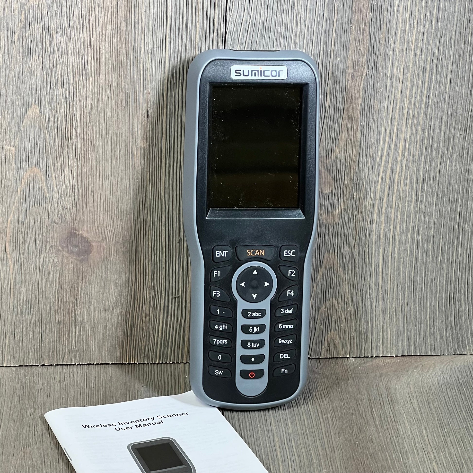 Wireless Sumicor Barcode Scanner with 2.8'' HD screen and keyboard, ideal for 1D/2D QR code scanning.