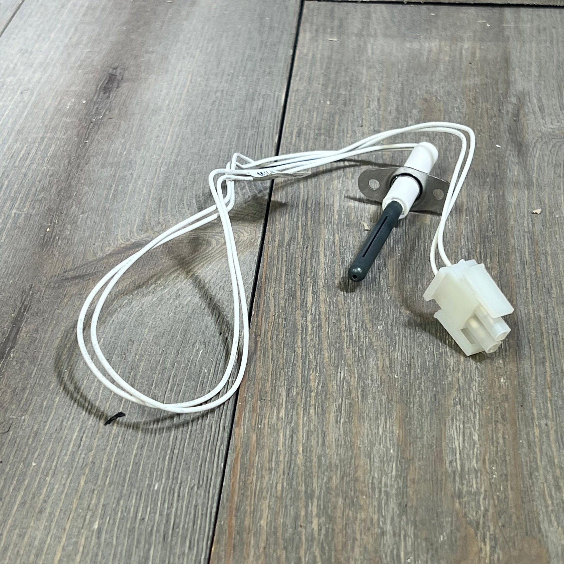 Silicon Nitride Ignitor Kit for Hayward H-Series pool heaters, featuring cylindrical igniter head and connector cable.